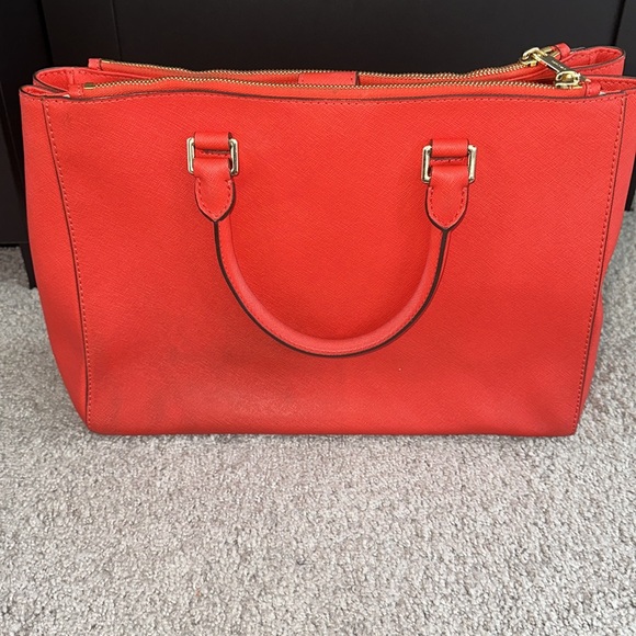 Beautiful well maintained Michael Kors handbag with strap - Picture 3 of 12